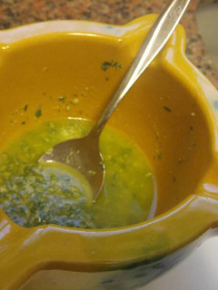 Una foto de Salsa Pesto con hojas de zanahorias VEGANA