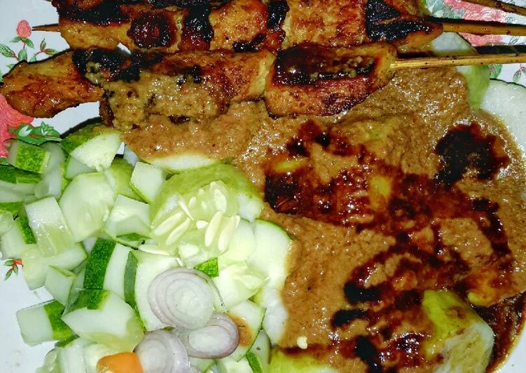 Lontong Sate Ayam Homemade by Ani Rahma