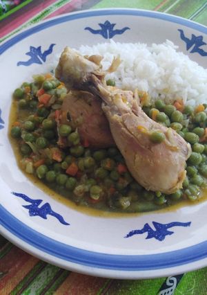 Una foto de Pollo Arvejado