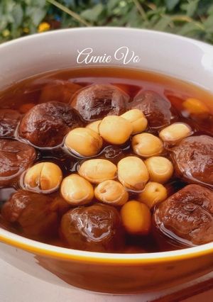 Hình của món Chè vải khô nấu hạt sen.
