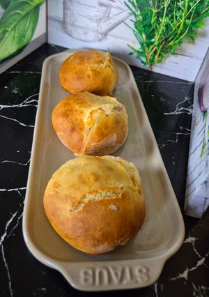 Une photo de Bun's farcies au boeuf et cheddar et lardons crème fraîche cheddar