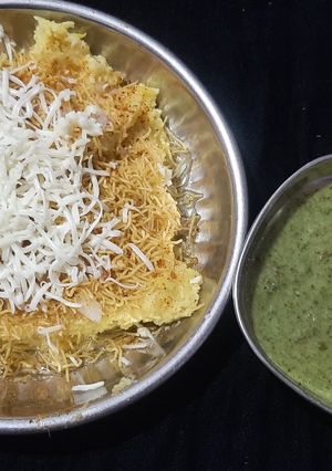 સુરતી ચીઝ લોચો (surti cheese locho recipe in Gujarati) રેસીપી મુખ્ય ફોટો