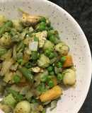 Ñoquis de patata con pollo y verduras