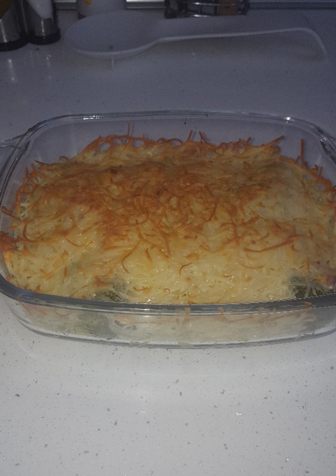 Una foto de Brócoli con nata, bacon y queso gratinado