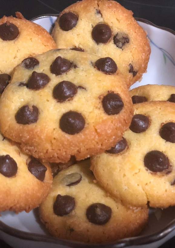 Una foto de Galletas de mantequilla y chips de chocolate