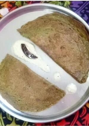 A picture of Oats & Green Moong Sprouts dosa.