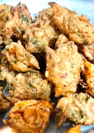 A picture of Moong daal k Pakoray.