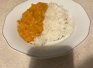 O poză a rețetei Curry de pui cu orez basmati.
