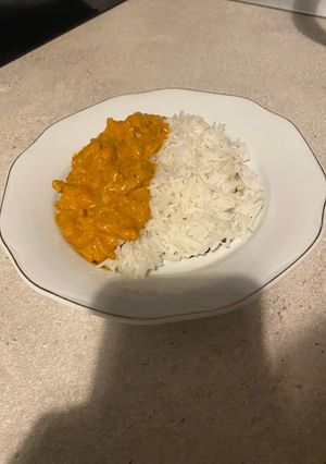 O poză a rețetei Curry de pui cu orez basmati.