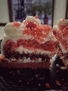 રેડ વેલ્વેટ પેસ્ટ્રી કેક (Red Velvet Pastry Cake Recipe In Gujarati) રેસીપી મુખ્ય ફોટો