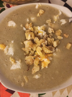 Una foto de Crema de verduras y castañas