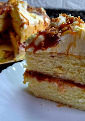 Una foto de Torta de Maní con salsa de caramelo