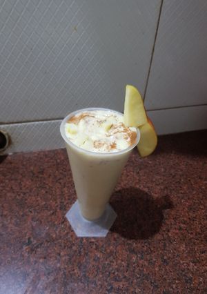 એપલ ઓટ્સ સિનેમન સ્મુથી (Apple Oats Cinnamon Smoothie Recipe In Gujarati) રેસીપી મુખ્ય ફોટો