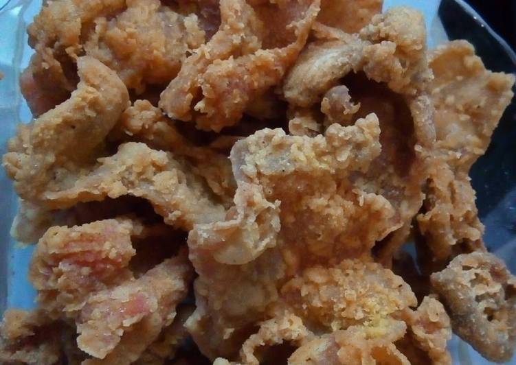 Cara Gampang Menyiapkan Kulit ayam crispy yang Enak Banget