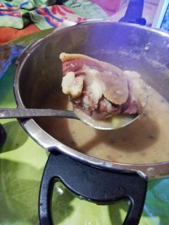 Una foto de Alubias blancas muy sencillas y ricas😋👏👌🍻