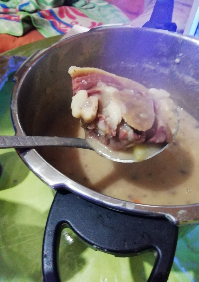 Una foto de Alubias blancas muy sencillas y ricas😋👏👌🍻