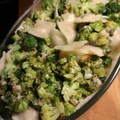 Una foto de Ravioles con salsa de brócoli al roquefort