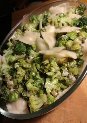 Una foto de Ravioles con salsa de brócoli al roquefort