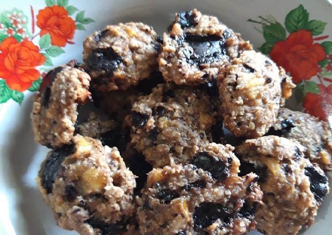 Chocolate Banana Oatmeal Cookies