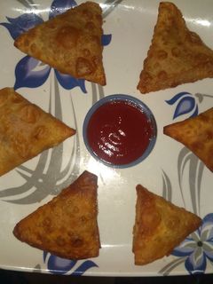 வெஜிடபிள் சமோசா  (Vegetable samosa recipe in tamil) செய்முறை முக்கிய புகைப்படம்