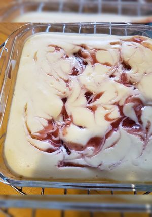 Una foto de Barritas de cheesecake con mermelada de fresas
