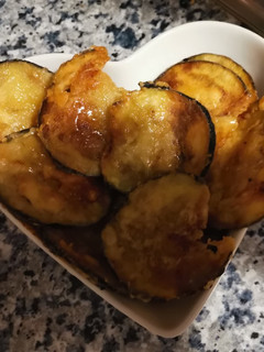 Una foto de Chips de berenjena con miel