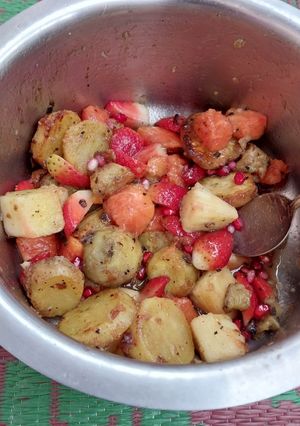 A picture of Fruit chaat(healthy and nutritious).