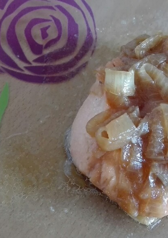 Una foto de Salmón en salsa de soja