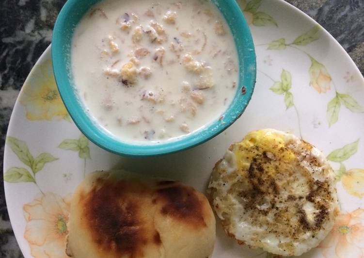 Recipe of Quick Homemade bun with egg half fry