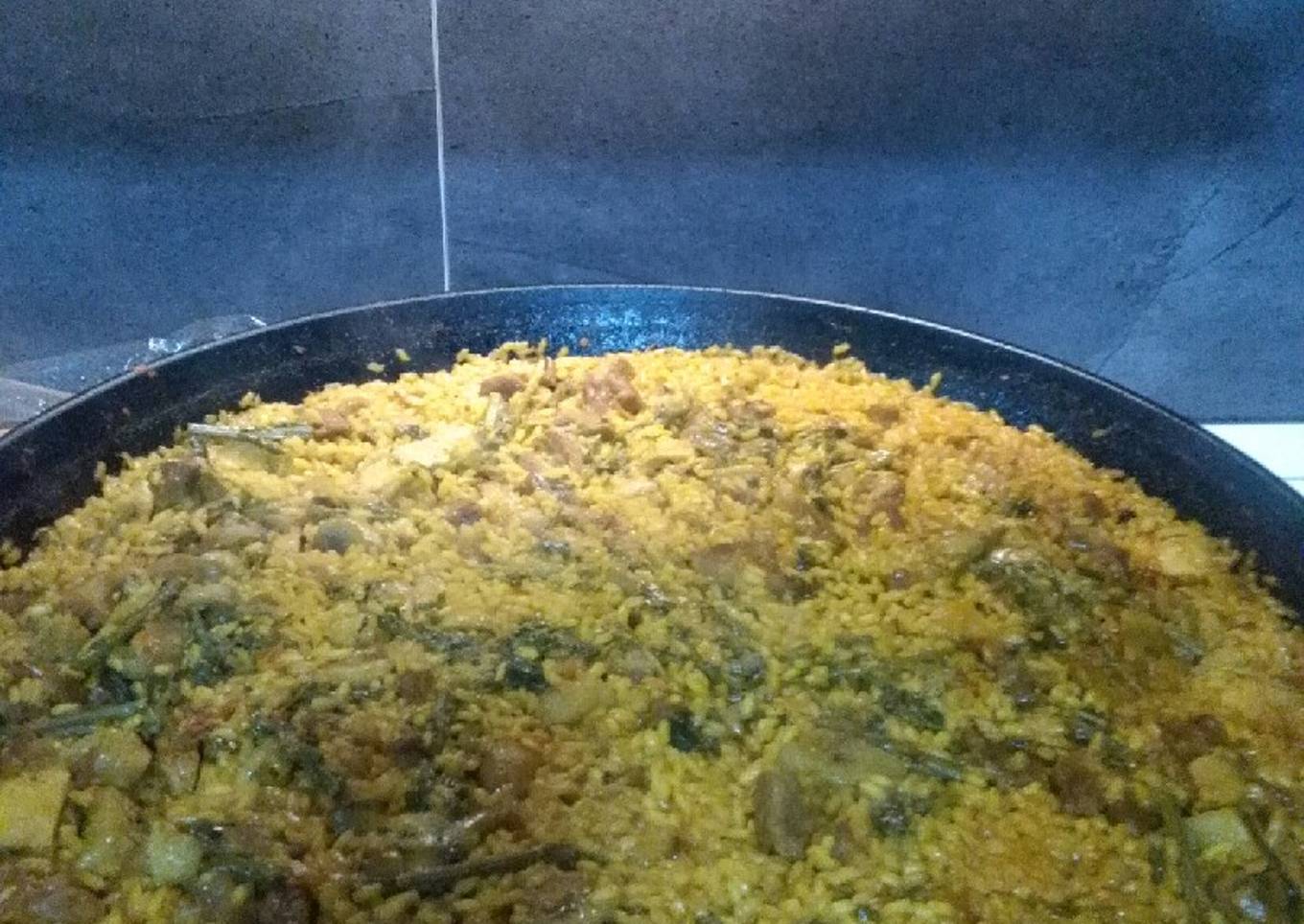 Paella de magra con champiñones y espárragos Trigueros