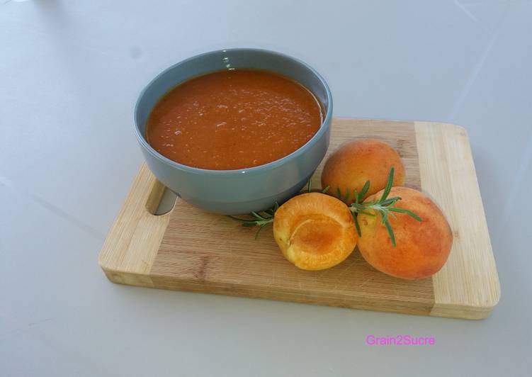 Compote d'abricots au romarin