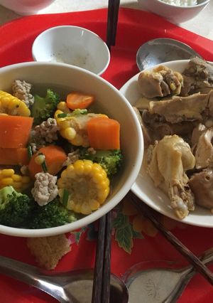 Hình của món Canh ngô ngọt bông cảiGà luộc.