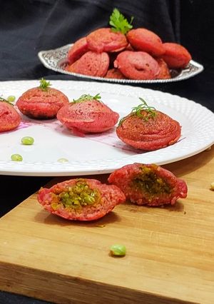 स्टफ्ड तुवर बीटरूट अप्पे (Stuffed tuvar beetroot appe recipe in hindi रेसिपी मुख्य फोटो