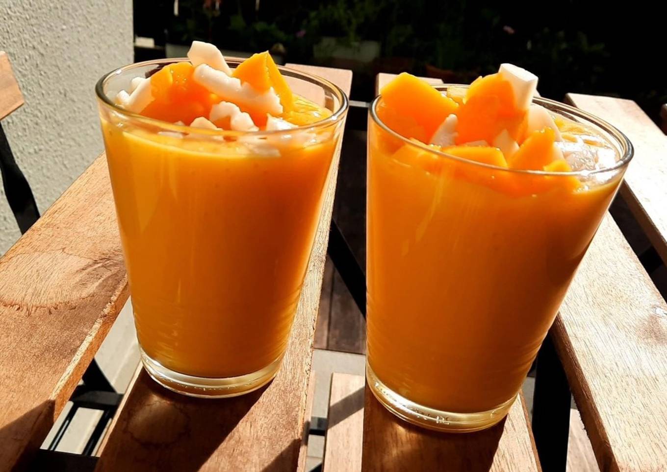 Moist Mango Coconut Smoothie