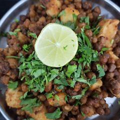 A picture of Chana chatpata chaat.