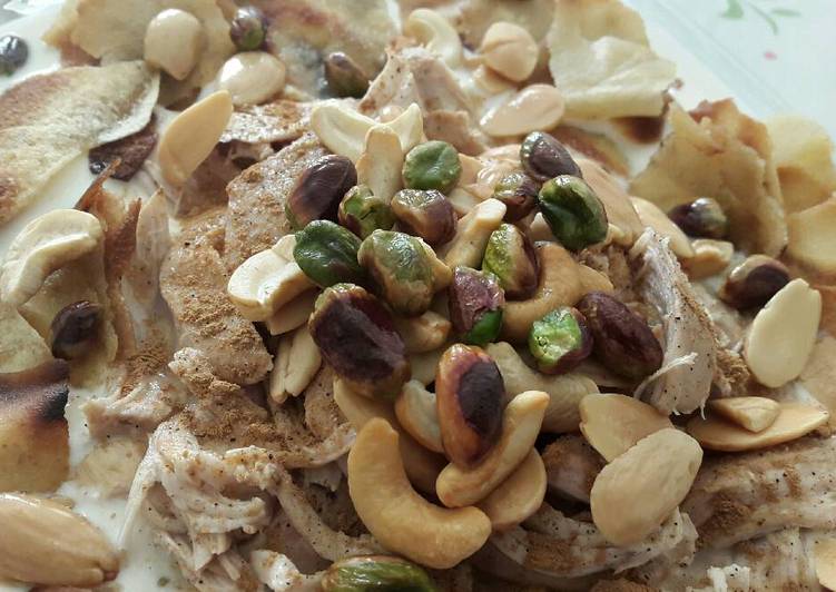 فتة الدجاج الشهية