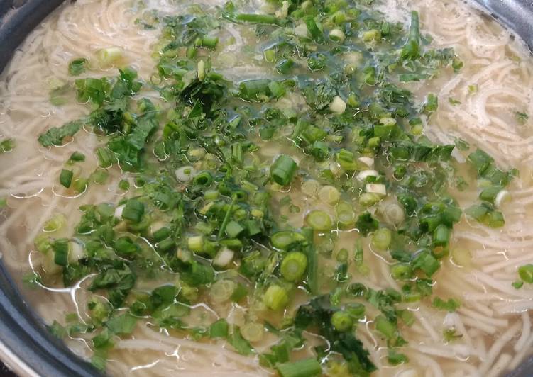 Langkah Mudah untuk Menyiapkan Sup mie asin singkawang Anti Gagal