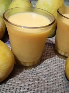 મેંગો શેક(Mango shake in gujarati recipe) રેસીપી મુખ્ય ફોટો