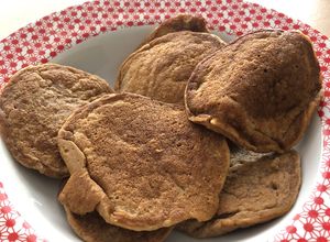Una foto de Panqueques saludables de avena y manzana. Sin harinas NI ACEITE 😍🍎