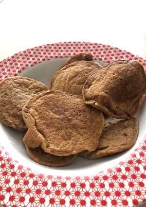 Una foto de Panqueques saludables de avena y manzana. Sin harinas NI ACEITE 😍🍎