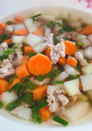 Hình của món Canh su hào, cà rốt, thịt bằm.
