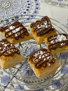 Una foto de Pastelitos de hojaldre de nutella y dulce de leche! Facilísimo!