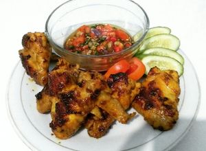 Foto resep Ayam bakar bumbu pecel sinti + sambal kecap