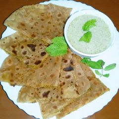 A picture of Gobi paratha.