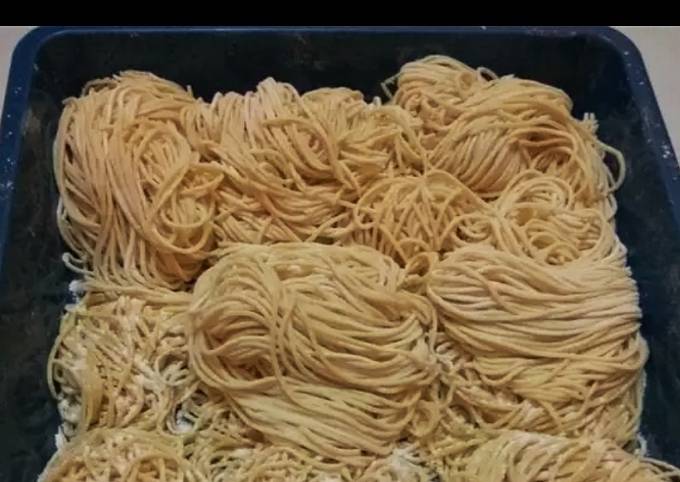 Standar Resep buat Mie mentah home made kenyal 1 telur yang menggugah selera