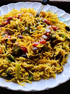 এগ অ্যান্ড পিনাট নুডুলস (egg and peanut noodles recipe in Bengali) রেসিপির প্রধান ছবি