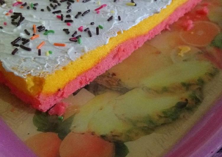 Bagaimana Membuat Rainbow cake Tapi 2 Warna saja 😂😂 yang Enak Banget