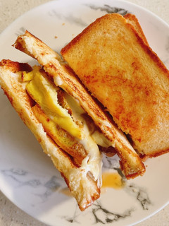 A picture of Spam, Cheese, and Egg Sandwich.