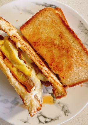 A picture of Spam, Cheese, and Egg Sandwich.