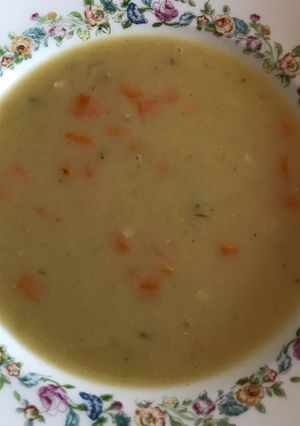 Una foto de Crema de habas con tocino